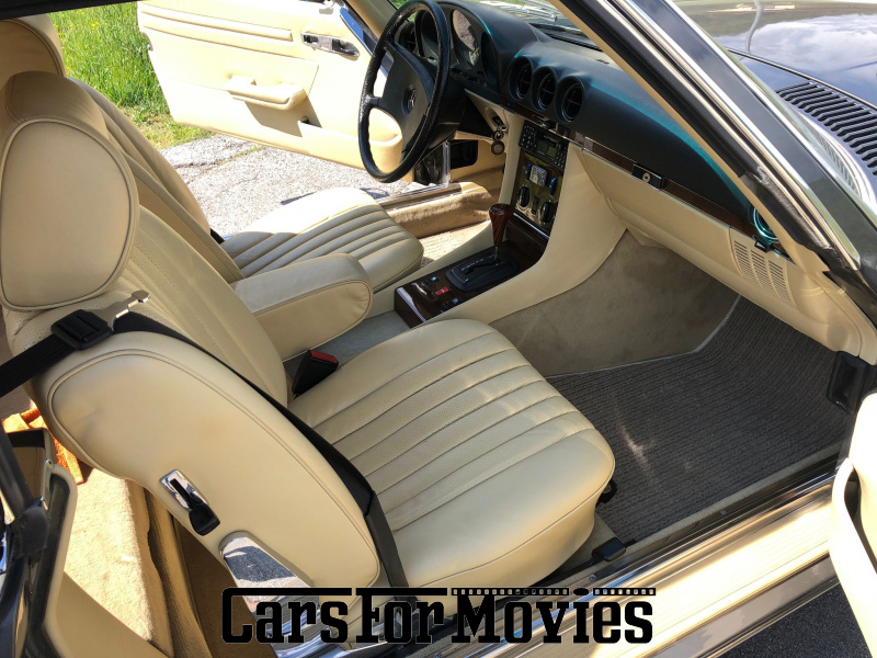 CarsForMovies | Mercedes Benz 380 SL 1986 Deutschland Grau Beige Zivilfahrzeug Cabrio CH - Zürich 7759 Schweiz
Filmauto 
Oldtimer
Schweiz
Youngtimer
Oldtimer
Filmfahrzeuge Schweiz
Movie Cars Schweiz